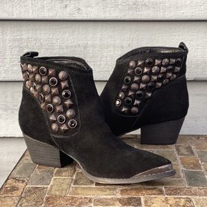 NWOT Chinese Laundry “I Spy” Black Suede Embellished Bootie Size 6.5